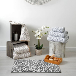 Allure Bath Fashions Monochrome Jacquard Leopard Non-Slip Bath Mat 50 x 80cm - Grey - Wilko - thumbnail 3