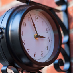 Garden Gear Sedgewick Black Double Sided Station Clock - Size: 33 x 9.5 x 29cm - Wilko - thumbnail 4