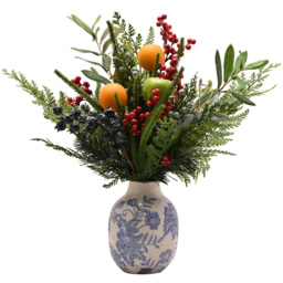 The Seasonal Gift Co Vase with Faux Oranges and Berries Christmas Foliage 44cm - Size: 44 x 45 x 37cm - Green - The Seasonal Gift Co. - Wilko