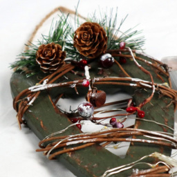 Shatchi Green Heart Wooden LED Hanging Christmas Ornament - Size: 19 x 19 x 1.9cm - Cream - Wilko - thumbnail 4