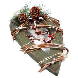 Shatchi Green Heart Wooden LED Hanging Christmas Ornament - Size: 19 x 19 x 1.9cm - Cream - Wilko