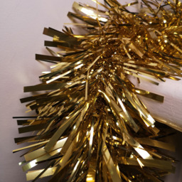 Samuel Alexander Gold Chunky Cut Christmas Tinsel Garland 10m - Wilko - thumbnail 6