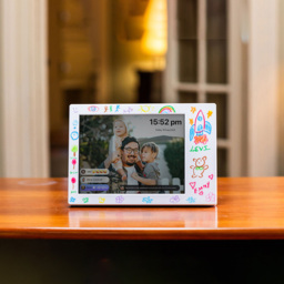 myFirst Frame Doodle 9 White Kids Digital Photo Frame with Artwork - Size: 17.5 x 25.5 x 25cm - Wilko - thumbnail 3