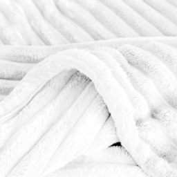 Velosso Bellissima White Plush Throw 200 x 240cm - Size: 200 x 240 x 1cm - Wilko - thumbnail 5
