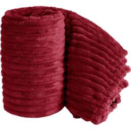Velosso Bellissima Red Plush Throw 150 x 200cm - Size: 150 x 200 x 1cm - Wilko