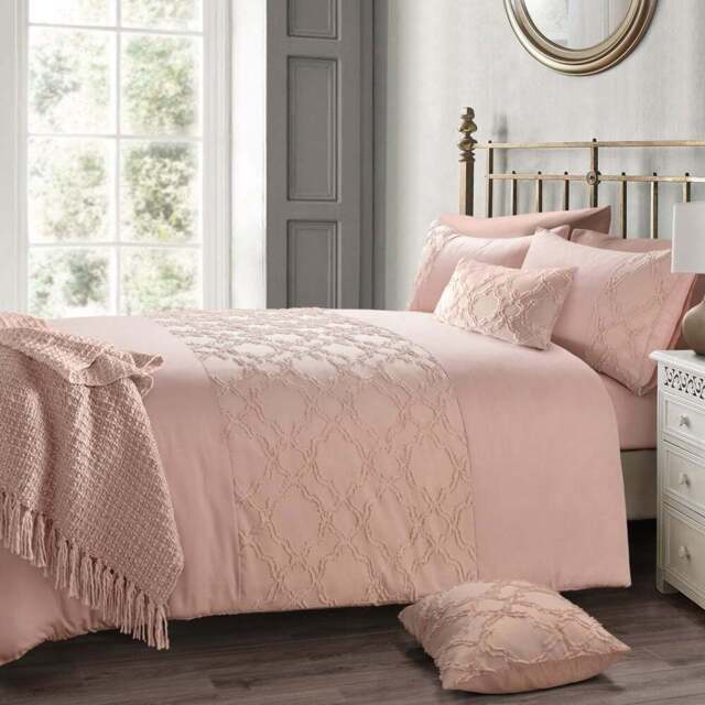 Intimates Kiera Double Blush Tufted Duvet Set - Pink - Wilko - image 1