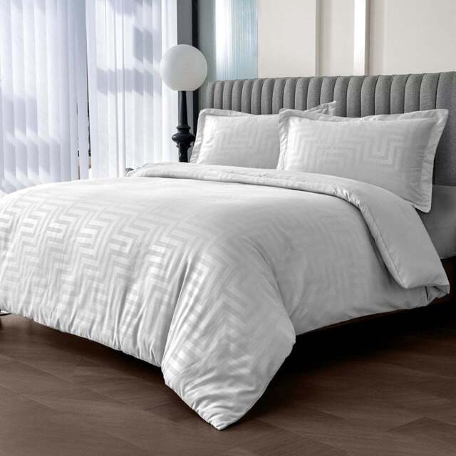Velosso Larson Double White Stripe Duvet Set - Wilko - image 1