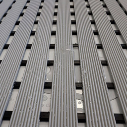 Oseasons Grey Non Slip Slatted Shower Mat 61 x 43cm - Wilko - thumbnail 5