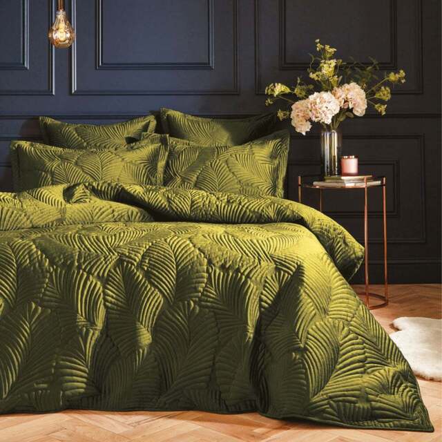 Paoletti Palmeria Double Moss Duvet Set - Green - Wilko - image 1