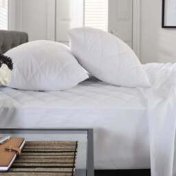 The Lyndon Company Double Anti Allergy Mattress Protector - White - Wilko