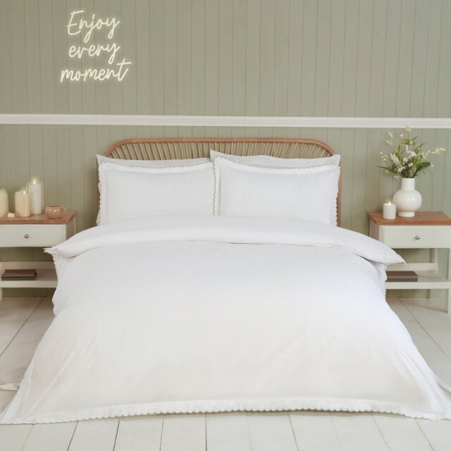 Scallop Edge Duvet Set Green Superking - Size: Super King - Wilko - image 1