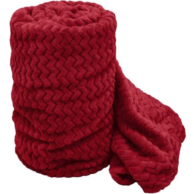 Velosso Red Moda Plush Throw 127 x 152cm - Size: 127 x 152 x 1cm - Wilko - image 1