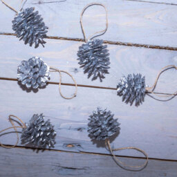 St Helens Silver Hanging Pine Cone Decoration 6 Pack - Wilko - thumbnail 5