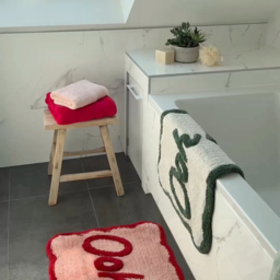 Mooky Mats Ooh La La Slogan Scallop Green and Cream Non Slip Bath Mat 50 x 80cm - Size: 50 x 80 x 1cm - Wilko - thumbnail 5