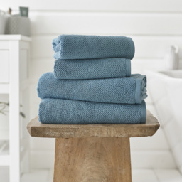 Deyongs Romeo Petrol Bath Sheet - Size: 85 x 145 x 1cm - Blue - Wilko - thumbnail 3