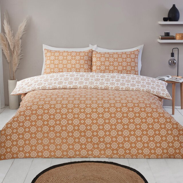 Sierra Geo Duvet Set Ochre Superking - Size: Super King - Divante - Wilko - image 1