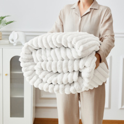 Groundlevel Large Cream Stripe Super Soft Luxury Faux Fur Throw - Size: 200 x 150 x 200cm - Wilko - thumbnail 4