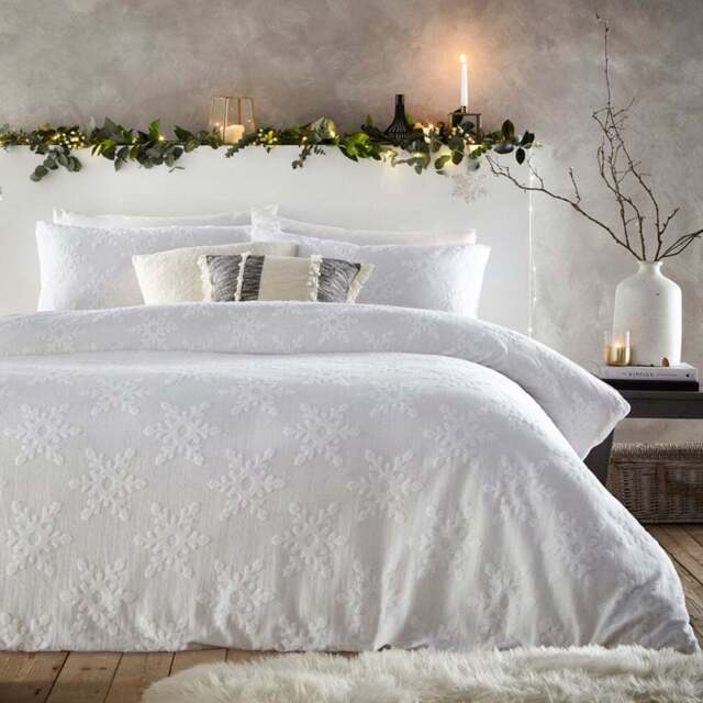 furn. Snowflake King Size White Duvet Cover Set - Wilko - image 1