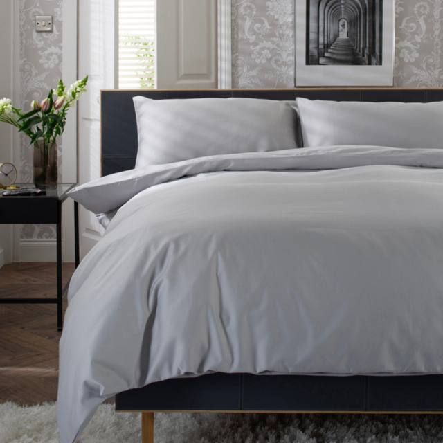 The Lyndon Company King Size Platinum Duvet Set - Silver - Wilko - image 1