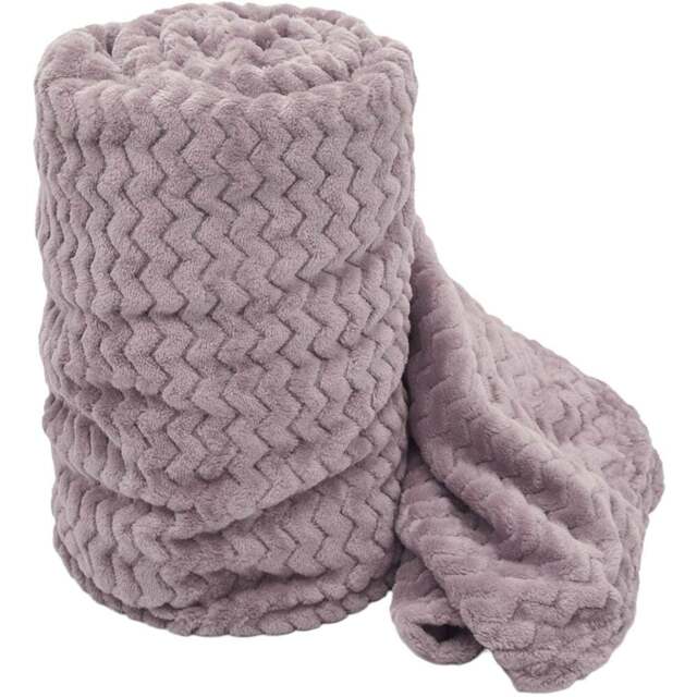 Velosso Mauve Moda Plush Throw 127 x 152cm - Size: 127 x 152 x 1cm - Wilko - image 1