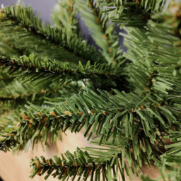 Samuel Alexander Plain Christmas Garland Green 270cm - Wilko - thumbnail 5