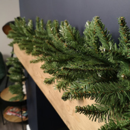 Samuel Alexander Plain Christmas Garland Green 270cm - Wilko - thumbnail 4
