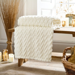 Deyongs Tadcaster Cream Throw 140 x 180cm - Wilko - thumbnail 3