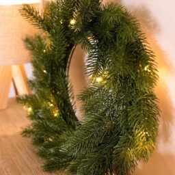 Charles Bentley Pre Lit Faux Christmas Wreath Green 50cm - Size: 33cm - Wilko - thumbnail 3