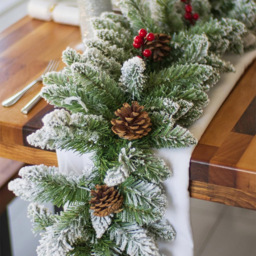 Marco Paul Snow Flocked Christmas Garland 274cm - Size: 10 x 274 x 10cm - Green - Wilko - thumbnail 4