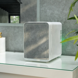 ValueLights Beauty Mini Fridge 4L with LED Mirror - Size: 25 x 24 x 18cm - White - Wilko - thumbnail 4