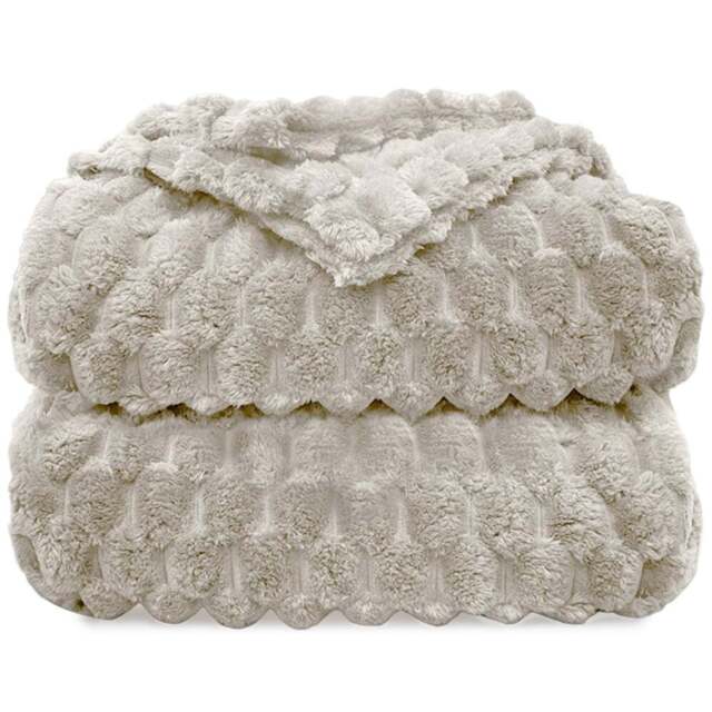 Velosso Cream Chunky Popcorn Throw 150 x 200cm - Size: 200 x 150 x 1cm - Wilko - image 1