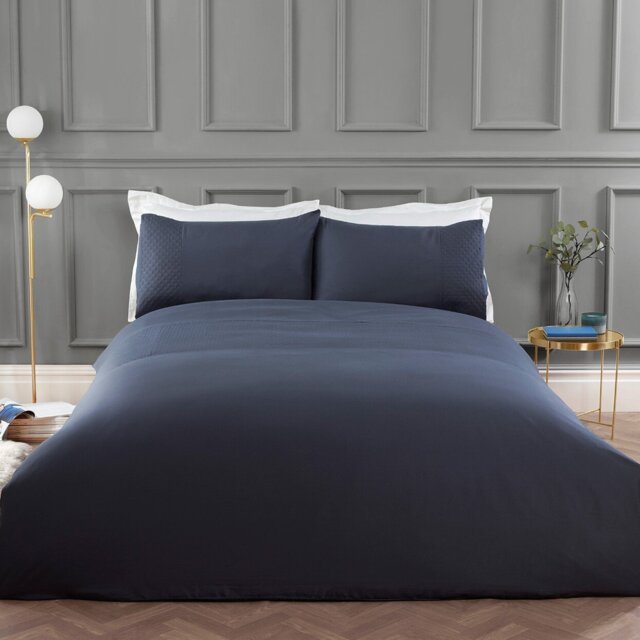 Manhattan Pinsonic Duvet Cover and Pillowcase Set - Navy/Double - Wilko - image 1