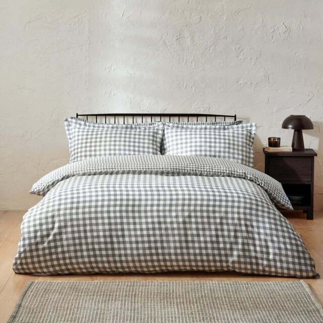 Yard Barton Double Grey Check Printed 144 Thread Count Duvet Cover and Pillowcase Set - Wilko - image 1