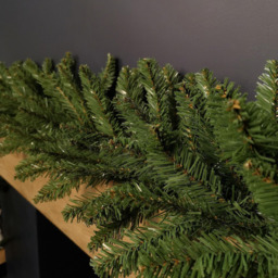 Samuel Alexander Green Plain Kateson Fir Christmas Garland 270cm - Size: 25 x 270 x 25cm - Wilko - thumbnail 6