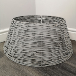 Samuel Alexander Light Grey KD Rattan Large Christmas Tree Skirt - Size: 70cm - Wilko - thumbnail 3