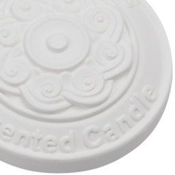 H&O Direct White Tea Retro Embossed Scented Candle - Size: 10.5 x 7 x 7cm - Wilko - thumbnail 4