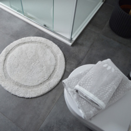 Allure Bath Fashions Marrakesh Dove Grey Round Non-Slip Bath Mat 65cm - Size: 65 x 65cm - Wilko - thumbnail 3
