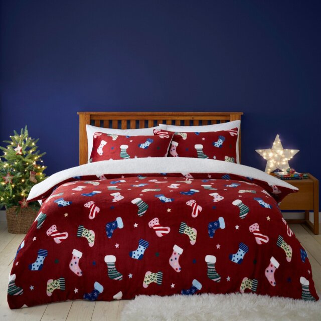 Christmas Stockings Fleece Duvet Set Red Double - Wilko - image 1