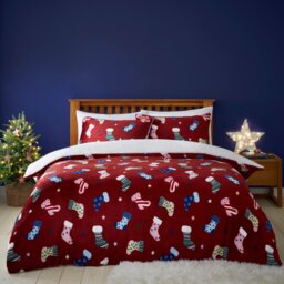 Christmas Stockings Fleece Duvet Set Red Double - Wilko - thumbnail 1