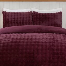 Aurora Soft Faux Fur Duvet Set Berry Superking - Wilko - thumbnail 4