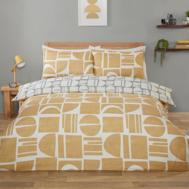 Riley Geo Reversible Bedding SetMustardDouble - Wilko - image 1