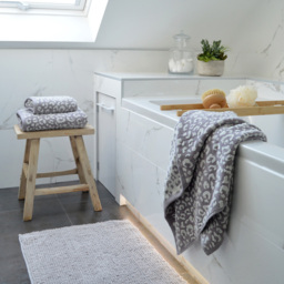 Allure Bath Fashions Luxury Zero Twist Leopard Print Grey and White Hand Towel 50 x 85cm 2 Pack - Size: 50 x 85 x 0.5cm - Wilko - thumbnail 3