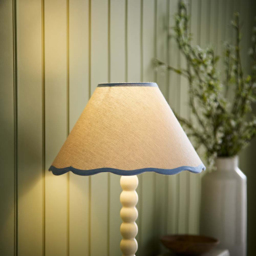 ValueLights Florie Scallop Blue Trim Small Shade - Size: 15 x 27.5 x 27.5cm - Cream - Wilko - thumbnail 3