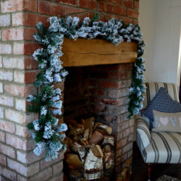 Premier Snow Flocked Pine Christmas Garland with Glitter Finish 270cm - Green - Samuel Alexander - Wilko - thumbnail 7