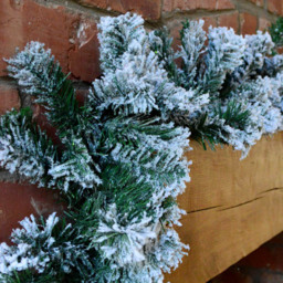 Premier Snow Flocked Pine Christmas Garland with Glitter Finish 270cm - Green - Samuel Alexander - Wilko - thumbnail 6
