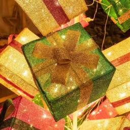 The Christmas Centre 544 White LED Pre-Lit Multicolour Light-Up Present Stack 6.2ft - Size: 192 x 92 x 92cm - Wilko - thumbnail 3