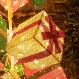 The Christmas Centre 544 White LED Pre-Lit Multicolour Light-Up Present Stack 6.2ft - Size: 192 x 92 x 92cm - Wilko - thumbnail 4