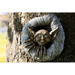 Marco Paul Tree Peeker Goblin Garden Ornament - Size: 20 x 20 x 34.8cm - Grey - Wilko - thumbnail 3