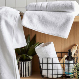 Allure Bath Fashions White Hotel Luxury Heavyweight Hand Towel - Size: 50 x 90cm - Wilko - thumbnail 3