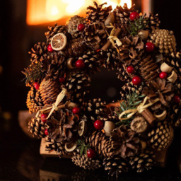 Marco Paul Pinecone Christmas Wreath 30cm - Size: 30 x 30 x 10cm - Brown - Wilko - thumbnail 4